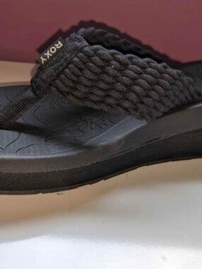 Women's Roxy flip flops